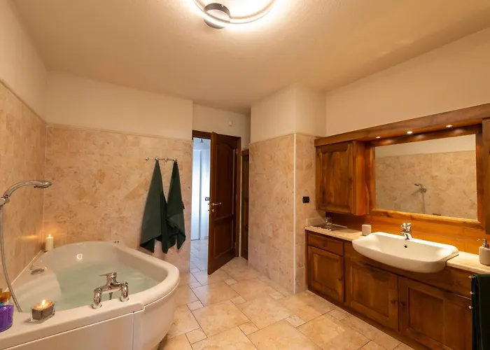 Mara - - 200 Mq - Wifi - Jacuzzi - Parcheggio - Giardino *