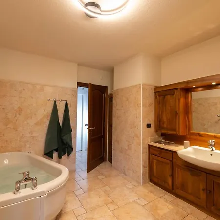 Mara - - 200 Mq - Wifi - Jacuzzi - Parcheggio - Giardino *