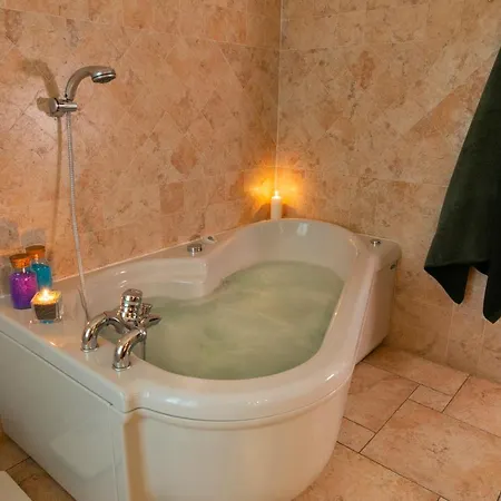 Mara - - 200 Mq - Wifi - Jacuzzi - Parcheggio - Giardino Aosta
