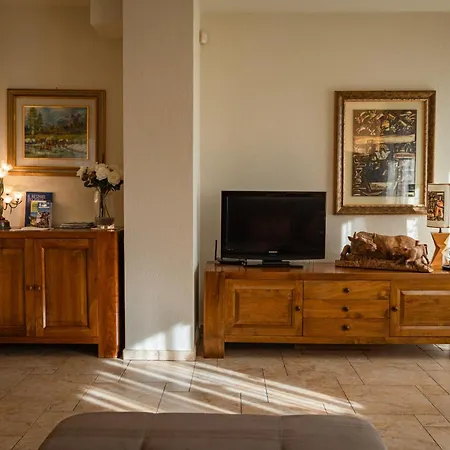 Mara - - 200 Mq - Wifi - Jacuzzi - Parcheggio - Giardino Apartman