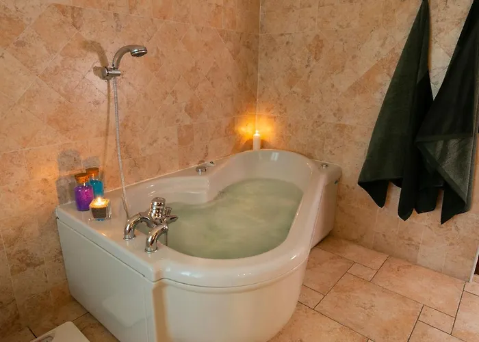 Mara - - 200 Mq - Wifi - Jacuzzi - Parcheggio - Giardino Aosta